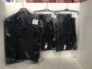 2 X BROOK TAVERNER SUIT TROUSERS IN NAVY - SIZE 34L TO ALSO INCLUDE BROOK TAVERNER BLAZER JACKET IN NAVY - SIZE 42 REGULAR: LOCATION - I12