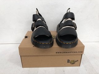 PAIR OF DR MARTENS GRYPHON QUAD IN BLACK - SIZE 6: LOCATION - I10