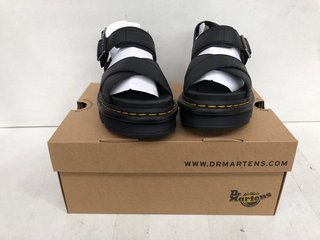 PAIR OF DR MARTENS VOSS II IN BLACK - SIZE 4: LOCATION - I10