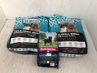 QTY OF ASSORTED PET FOOD TO INCLUDE EUKANUBA PREMIUM DRY DOG FOOD FOR ADULTS 2KG: LOCATION - I9