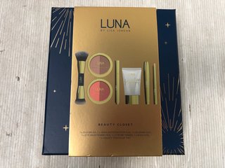 LUNA BY LISA JORDAN BEAUTY CLOSET SET: LOCATION - I5