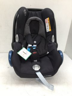 MAXI COSI CARBRIOFIX ESSENTIAL IN BLACK: LOCATION - I1