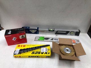 5 X ASSORTED ITEMS TO INCLUDE BOSCH SPIRIT LEVEL: LOCATION - H15