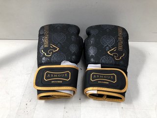 ARMOUR BRAVOES 14OZ BOXING GLOVES IN BLACK/GOLD: LOCATION - H14