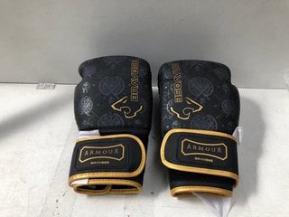 ARMOUR BRAVOES 14OZ BOXING GLOVES IN BLACK/GOLD: LOCATION - H14