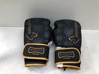 ARMOUR BRAVOES 14OZ BOXING GLOVES IN BLACK/GOLD: LOCATION - H13