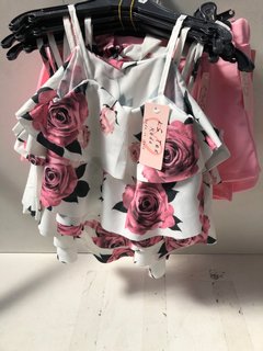 6 X CHILDRENS 2 PIECE FLORAL SHORT & TOP SETS IN PINK/WHITE - VARIOUS SIZES: LOCATION - H12