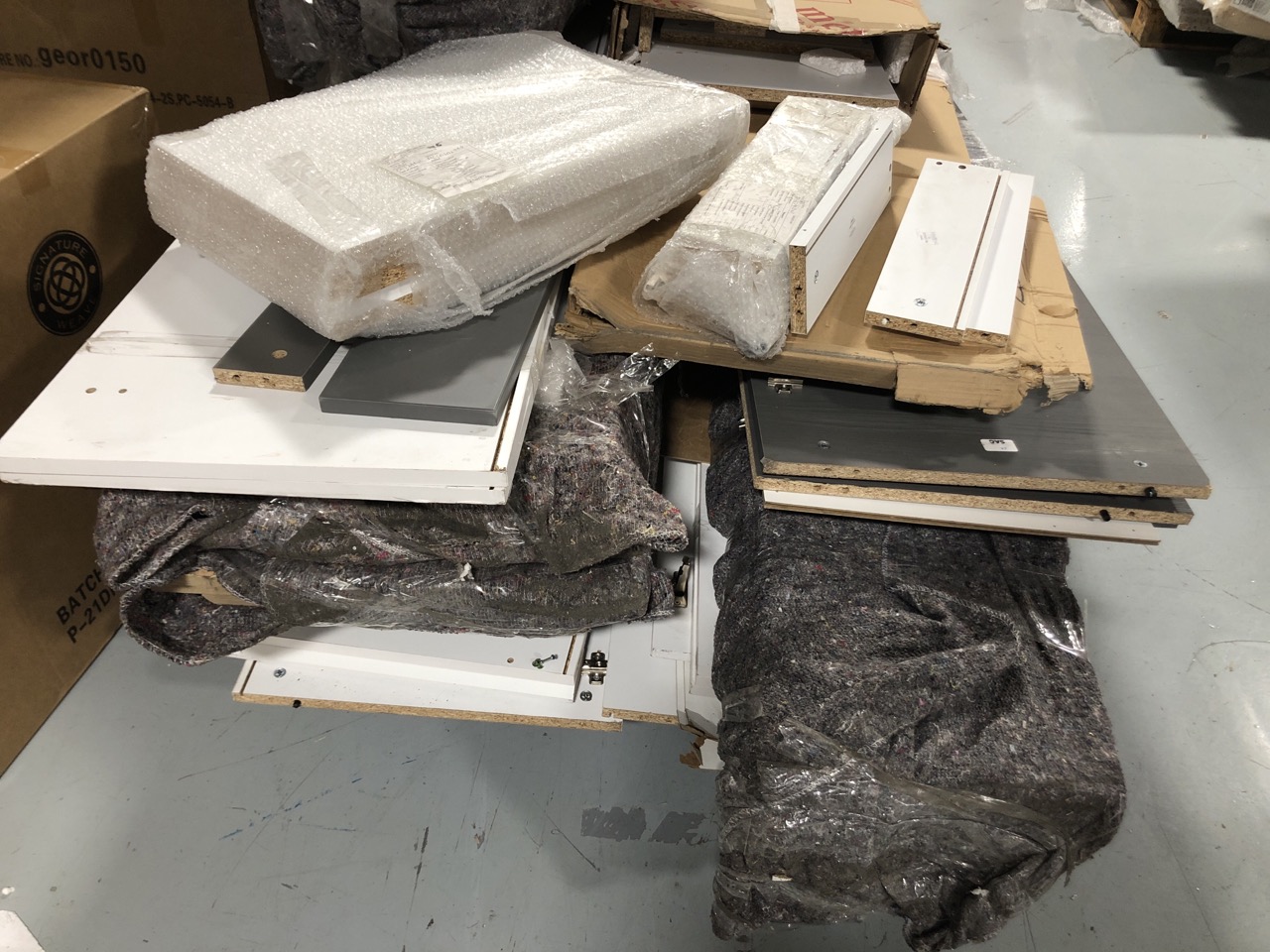 John Pye Auctions A PALLET OF FURNITURE PARTS TO INCLUDE