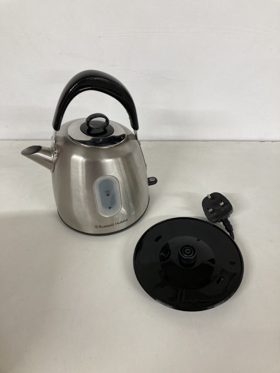 John Pye Auctions RUSSELL HOBBS KETTLE AND TOASTER BUNDLE