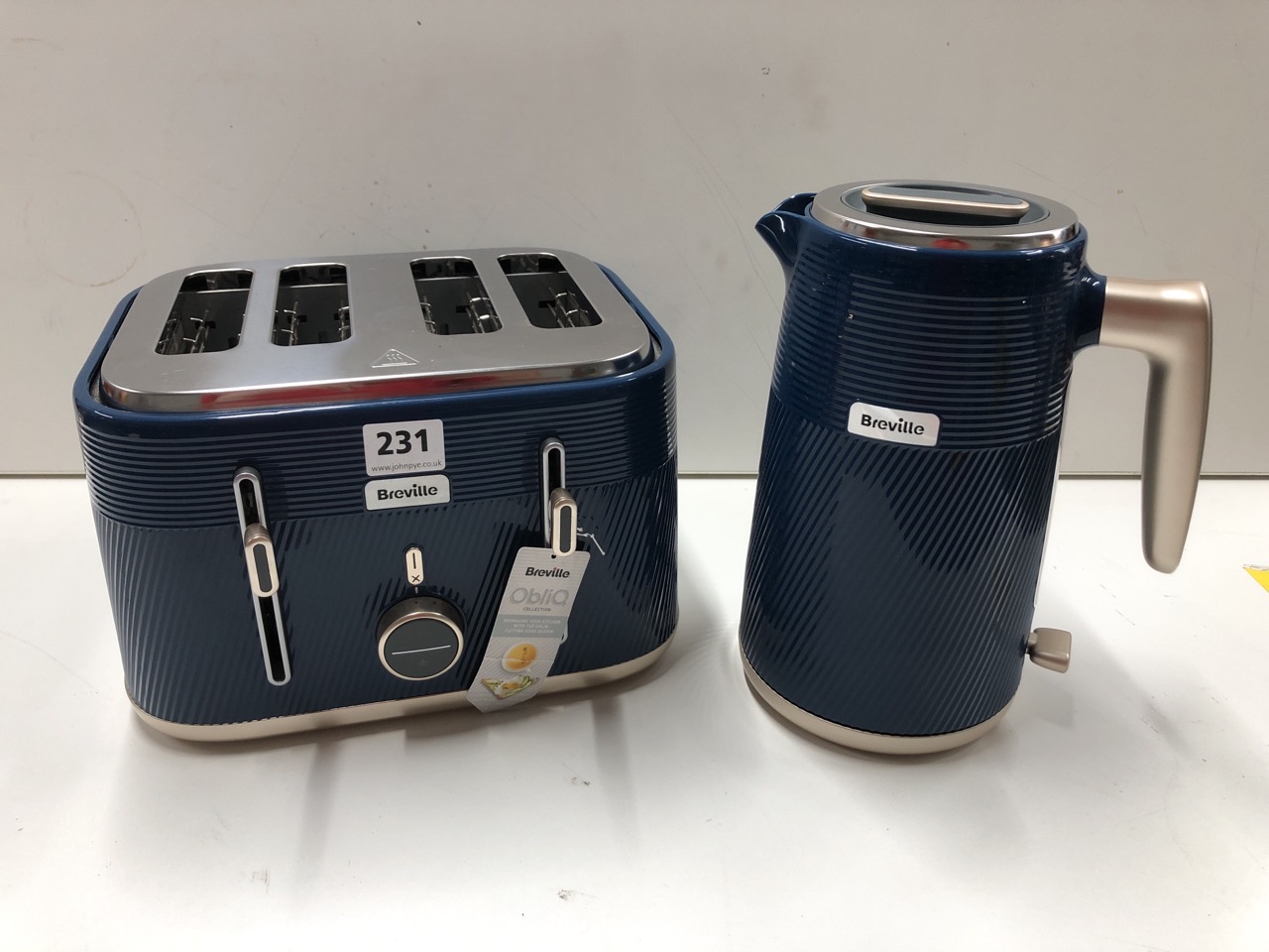 John Pye Auctions BREVILLE KETTLE AND TOASTER BUNDLE