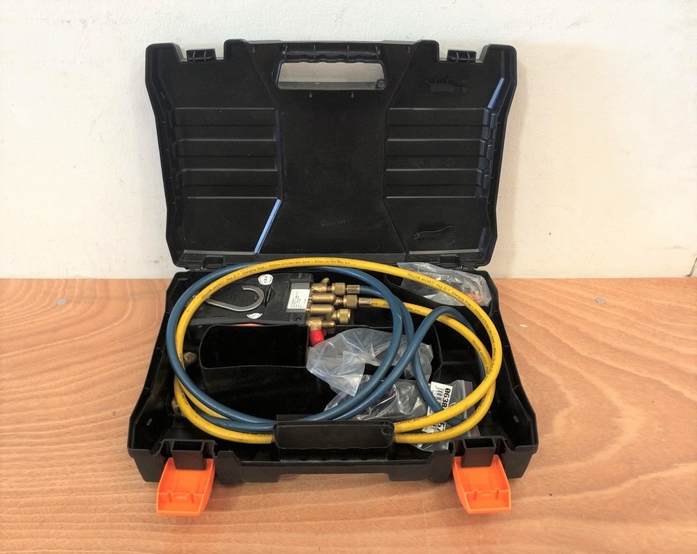 John Pye Auctions TESTO 557 DIGITAL MANIFOLD REFRIGERATION SYSTEM AND
