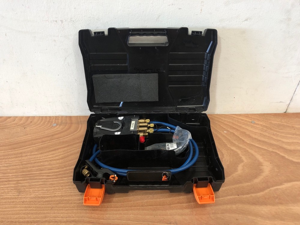 John Pye Auctions TESTO 557 DIGITAL MANIFOLD REFRIGERATION SYSTEM AND