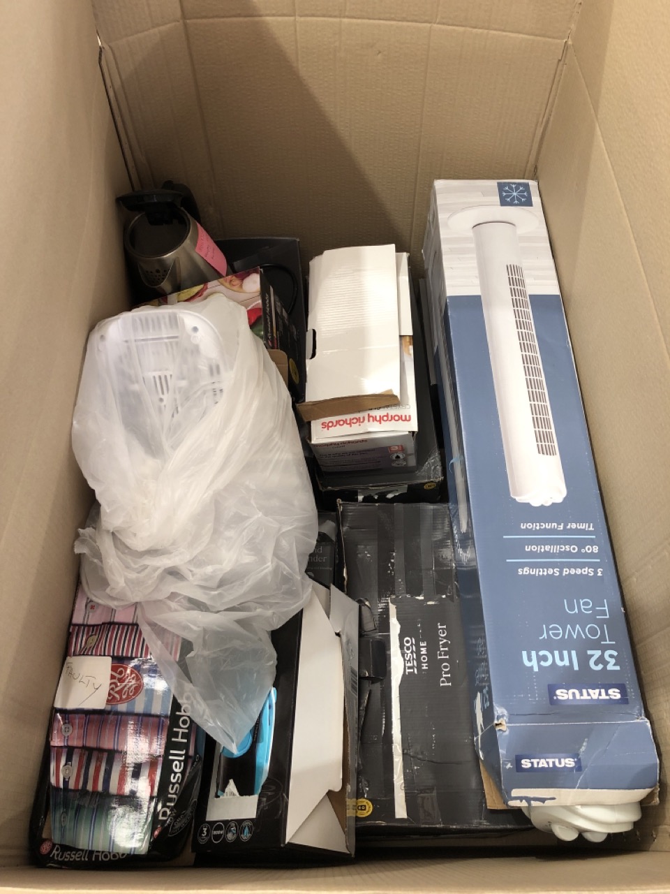 John Pye Auctions - COMMERCIAL QUANTITY OF HOUSEHOLD ELECTRICALS TO INCLUDE  STATUS 12 INCH DESK FAN, RUSSEL HOBBS STEAM PRO IRON, ZANUSSI Z8 COMPLETE  CLEAN CORDLESS RECHARGEABLE HAND/STICK VACUUM CLEANER, RUSSEL HOBBS