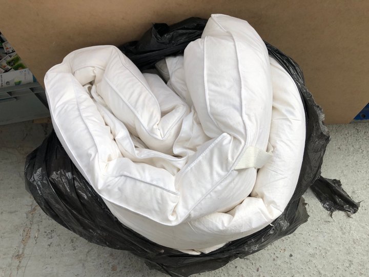 John Pye Auctions JOHN LEWIS AND PARTNERS DUCK DOWN MATTRESS TOPPER