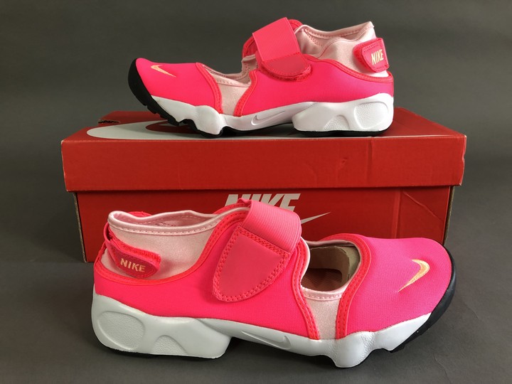 Nike Rift Sandal (Girls), Size 5.5