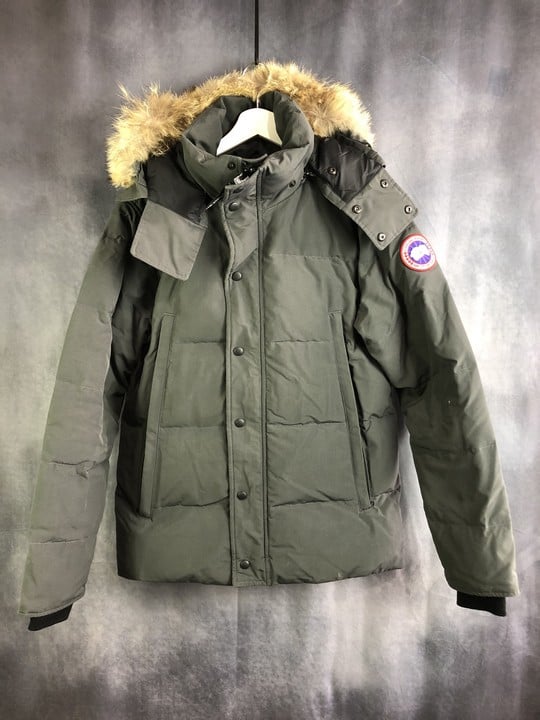 Canada Goose Wyndham Parka Coat, Size M