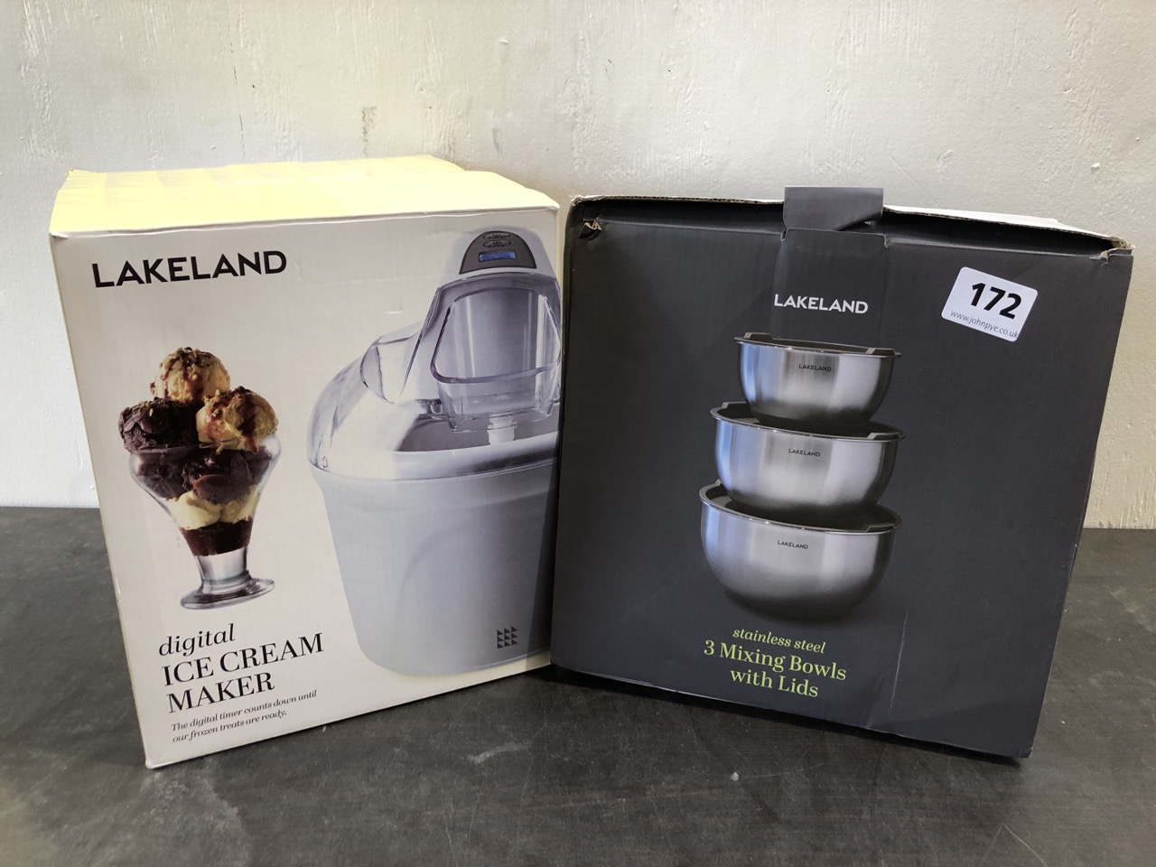 John Pye Auctions LAKELAND STAINLESS STEEL 3 MIXING BOWLS WITH LIDS