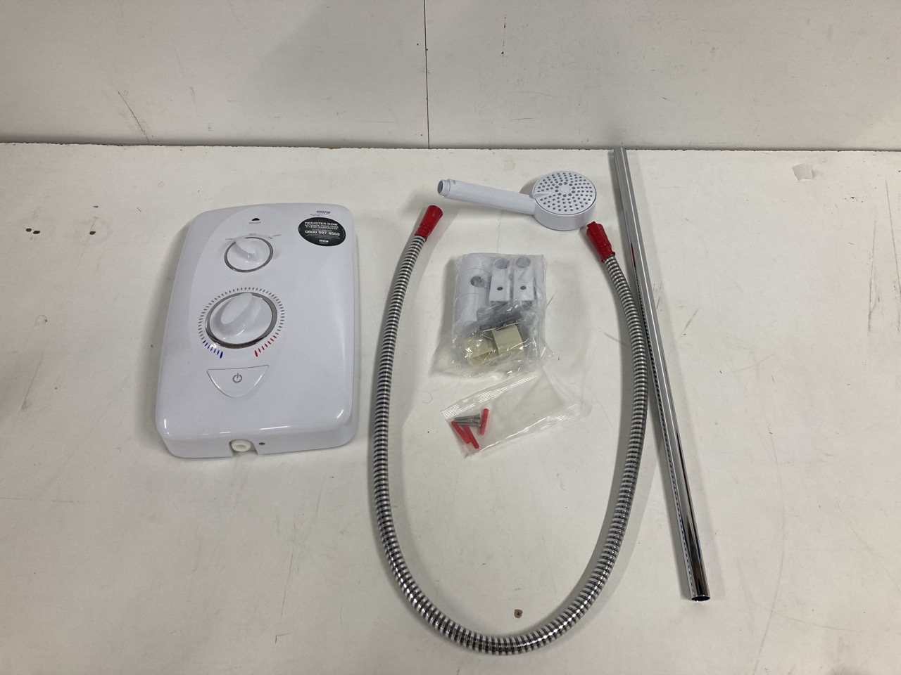 John Pye Auctions MIRA SPORT ELECTRIC SHOWER