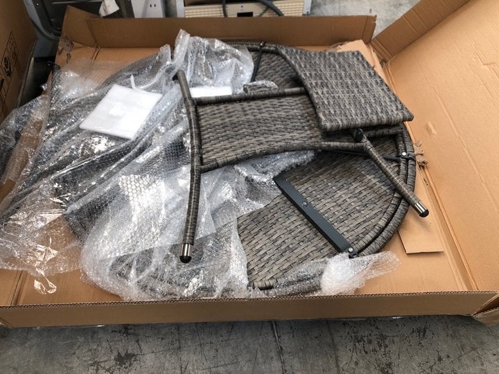 John Pye Auctions JOHN LEWIS & PARTNERS ALORA 4 SEATER GARDEN DINING