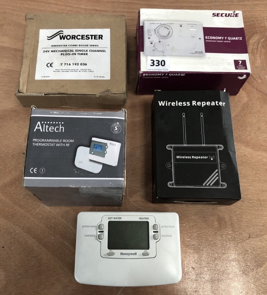 John Pye Auctions - QUANTITY OF ROOM THERMOSTATS TO INCLUDE ALTECH ROOM  THERMOSTAT WITH RF