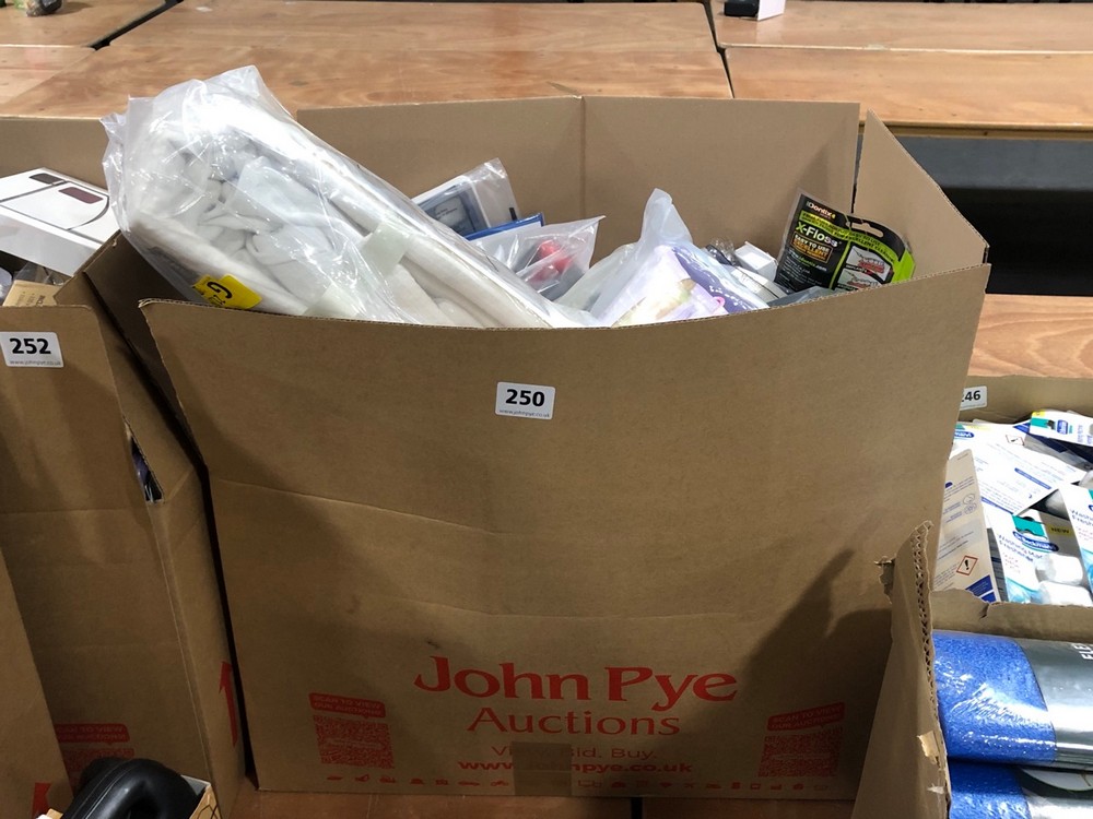 John Pye Auctions BOX OF ASSORTED ITEMS TO INCLUDE SLEEPDOWN SUPER