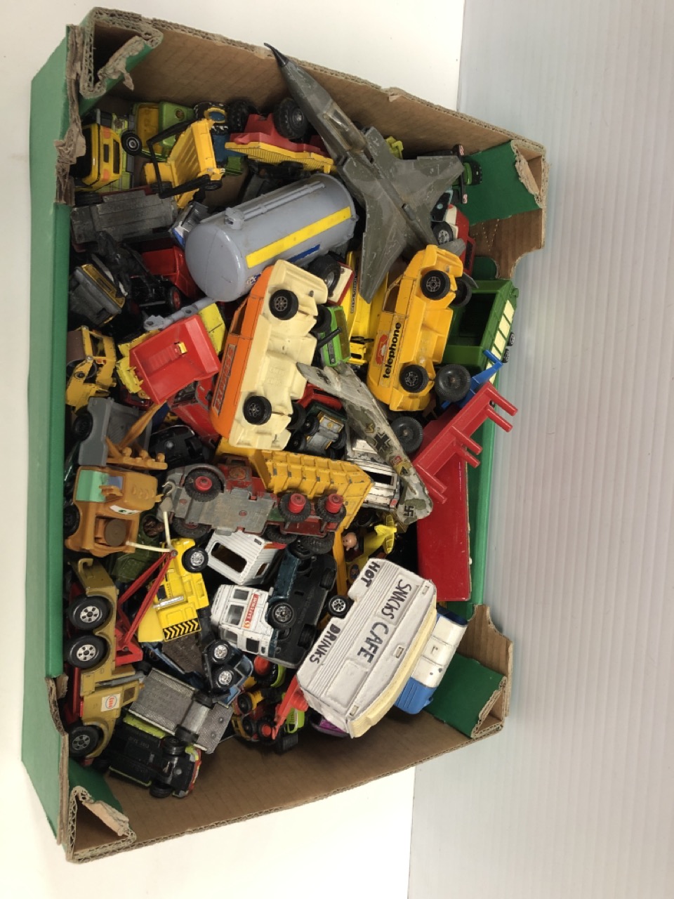 John Pye Auctions A BOX OF VINTAGE TOY VEHICLES MAINLY DIE CAST