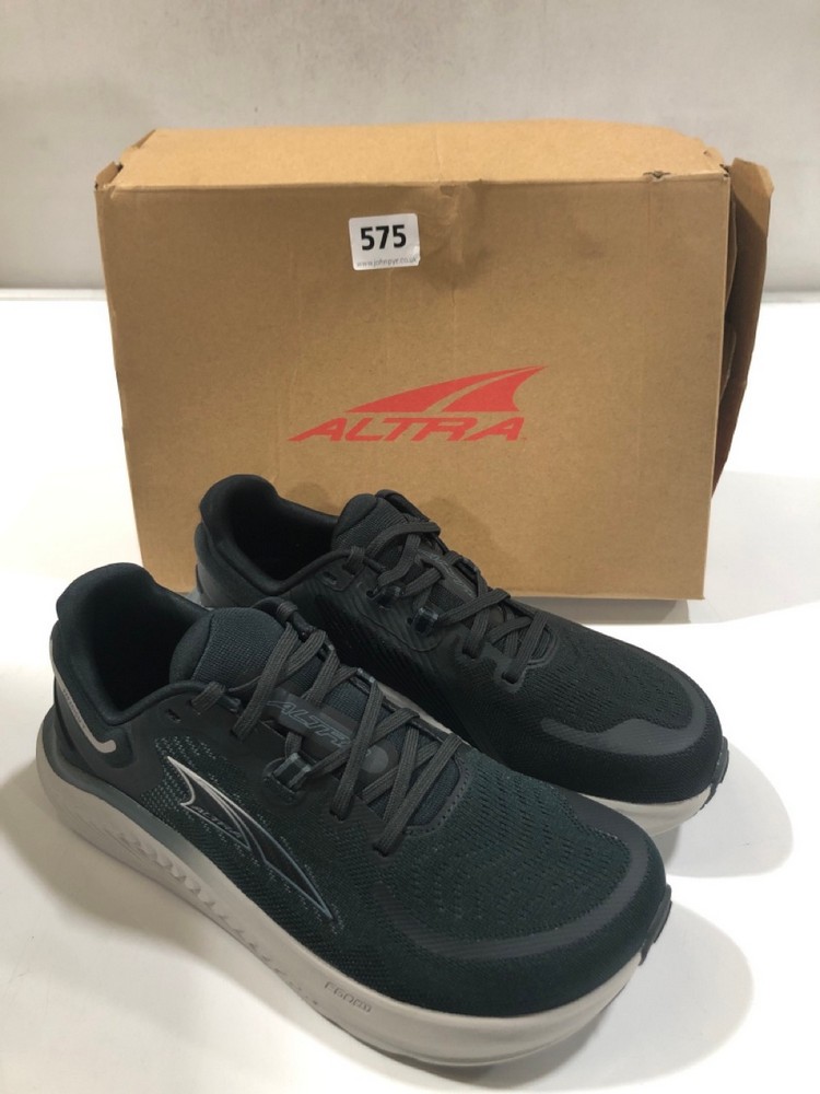 John Pye Auctions - ALTRA TRAINERS BOTTLE GREEN/BLACK SIZE 6 (ROW 7)