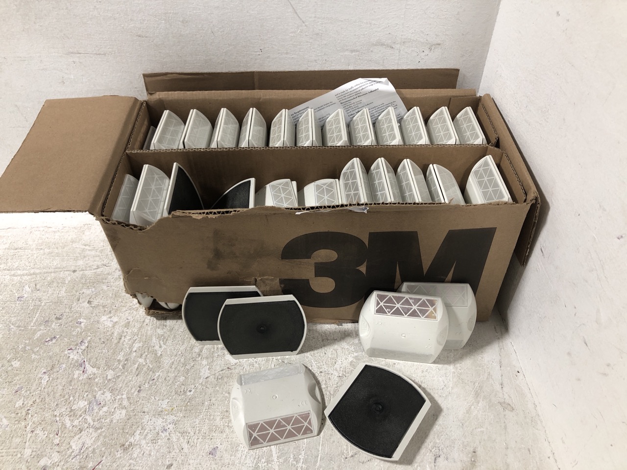 John Pye Auctions PALLET OF MIXED ITEMS INCLUEDING 16