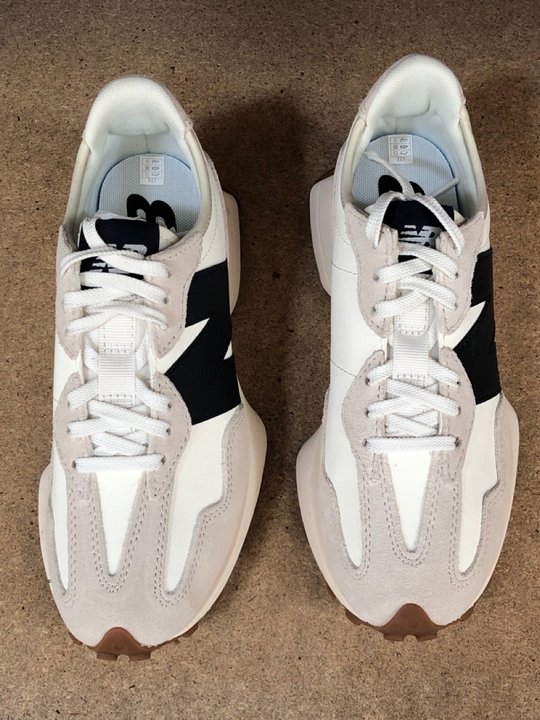 John Pye Auctions PAIR OF NEW BALANCE LADIES TRAINERS IN NATURAL