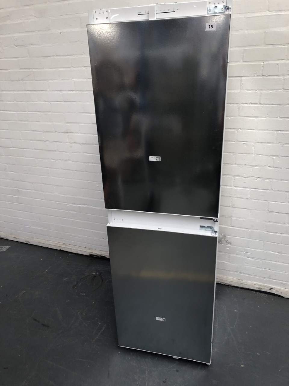 John Pye Auctions NEFF INTEGRATED FRIDGE FREEZER MODEL K1785SFOG RRP £879