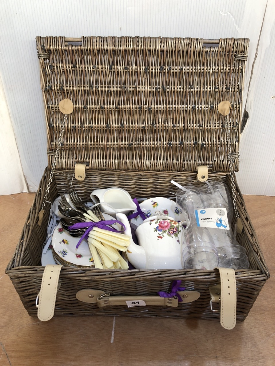 John Pye Auctions A BESPOKE VINTAGE STYLE PICNIC SET IN A WICKER CASE