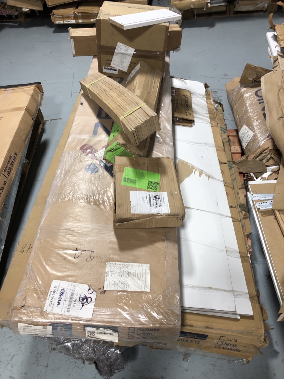 John Pye Auctions 2 X PALLETS OF FURNITURE PARTS TO