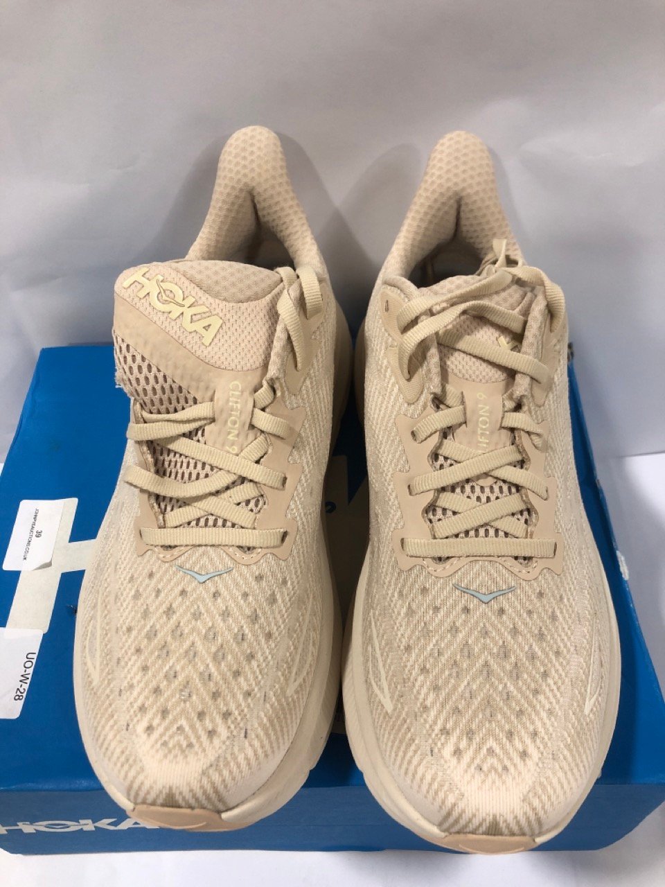 John Pye Auctions HOKA WOMENS TRAINER IN CREAM SIZE UK 6.5 RRP£150