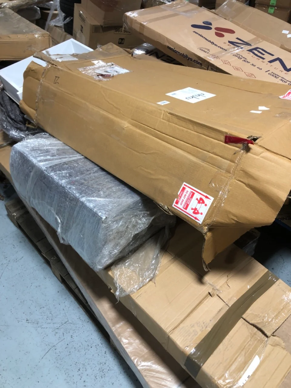 John Pye Auctions 2 X PALLET OF FURNITURE PARTS TO INCLUDE