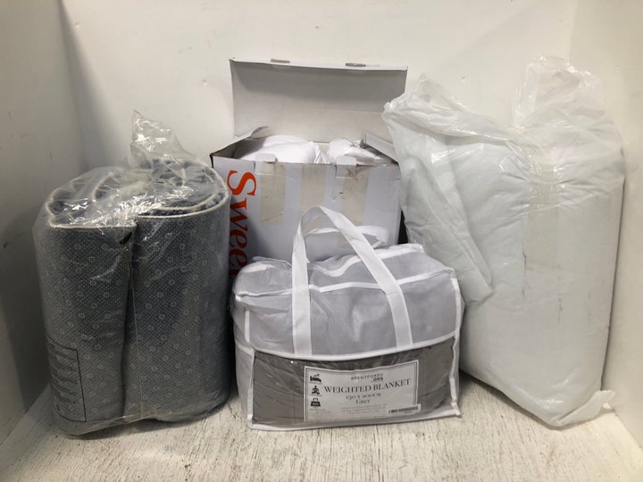 John Pye Auctions 4 X ASSORTED BEDDING ITEMS TO INCLUDE BRENTFORDS