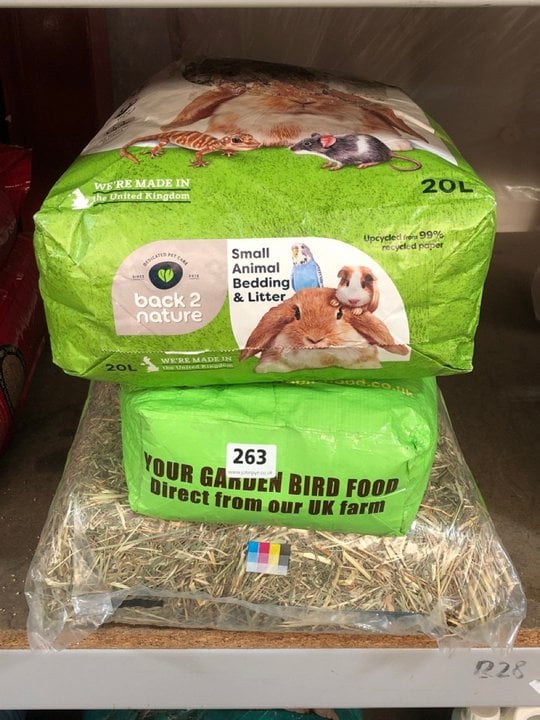 John Pye Auctions 3 X ASSORTED PET ITEMS TO INCLUDE BACK 2 NATURE