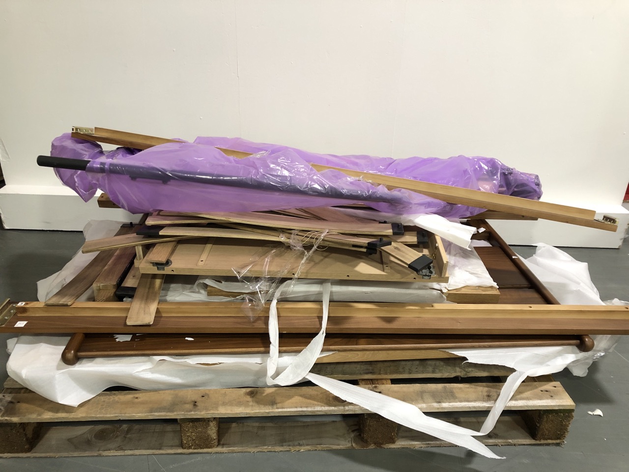 John Pye Auctions PALLET OF FURNITURE PARTS TO INCLUDE