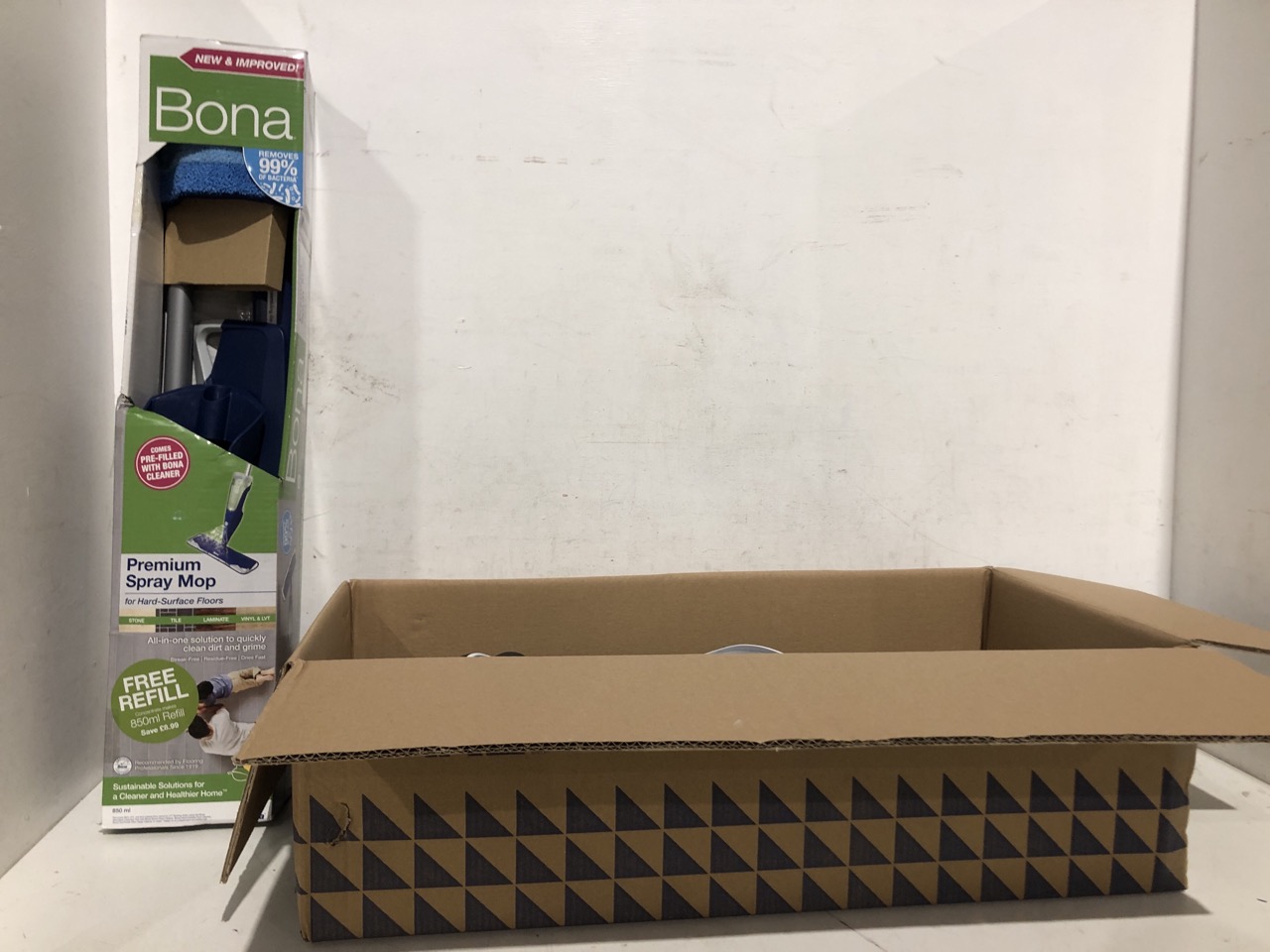 John Pye Auctions LAKELAND 2 IN 1 CORDLESS VACUUM CLEANER TO INCLUDE BONA PREMIUM SPRAY MOP