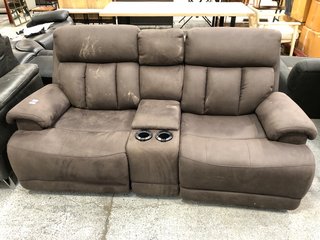 LA-Z-BOY EMPIRE 2 SEATER POWER RECLINER SOFA WITH HEAD TILT & TABLE IN ALTARA/IGNEOUS - RRP £3399: LOCATION - C7