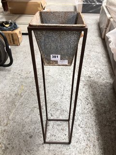 NKUKU.COM LARGE NARLU PLANTER STAND: LOCATION - CR