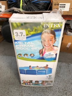 INTEX 3.7M METAL FRAME SWIMMING POOL SET - RRP £118: LOCATION - DR8