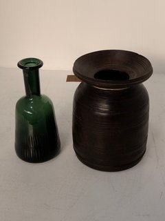 NKUKU KAWASAN RECLAIMED TRADITIONAL TALL POT TO INCLUDE MILA DECANTER IN DARK EMERALD: LOCATION - BR