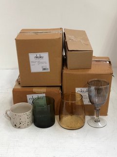 QTY OF ASSORTED NKUKU.COM GLASSWARE TO INCLUDE 4X ABEEKO WINE GLASS IN SMOKE - RRP £45: LOCATION - BR