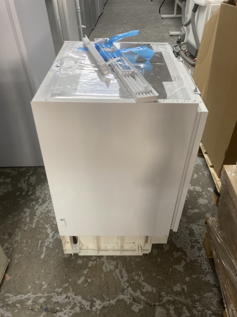 John Pye Auctions AEG INTEGRATED UNDERCOUNTER FREEZER MODEL ABE682F1NF