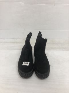 PAIR OF LADIES BLACK ANKLE BOOTS UK SIZE 5