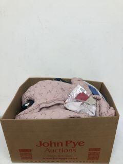 BOX OF ASSORTED LOOSE CLOTHING