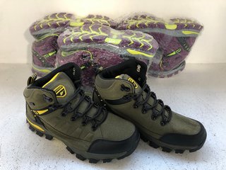 3 X HIKING BOOTS IN PURPLE TO INCLUDE 1 X HIKING BOOTS IN ARMY GREEN - VARIOUS SIZES: LOCATION - WH4