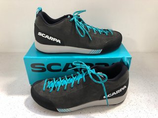 SCARPA GECKO OUTDOOR BOOTS IN AZURE-UK SIZE 10.5: LOCATION - WH2