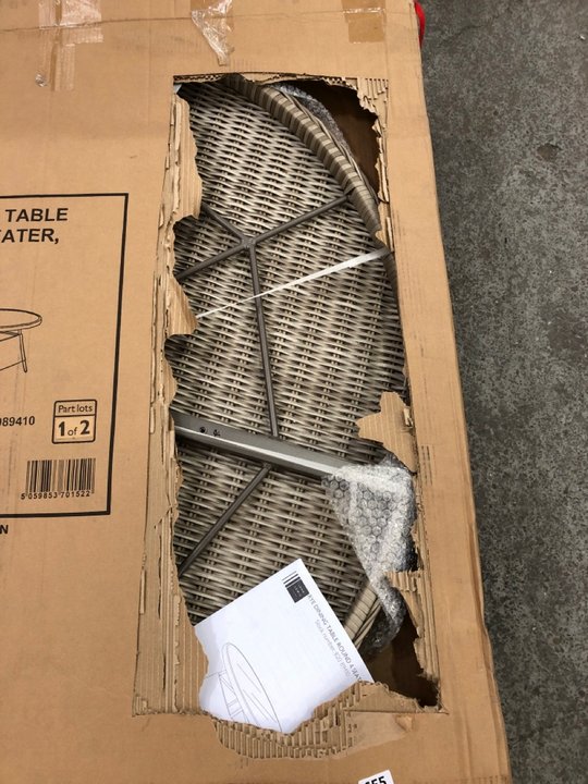 John Pye Auctions JOHN LEWIS & PARTNERS RYE ROUND DINING TABLE IN