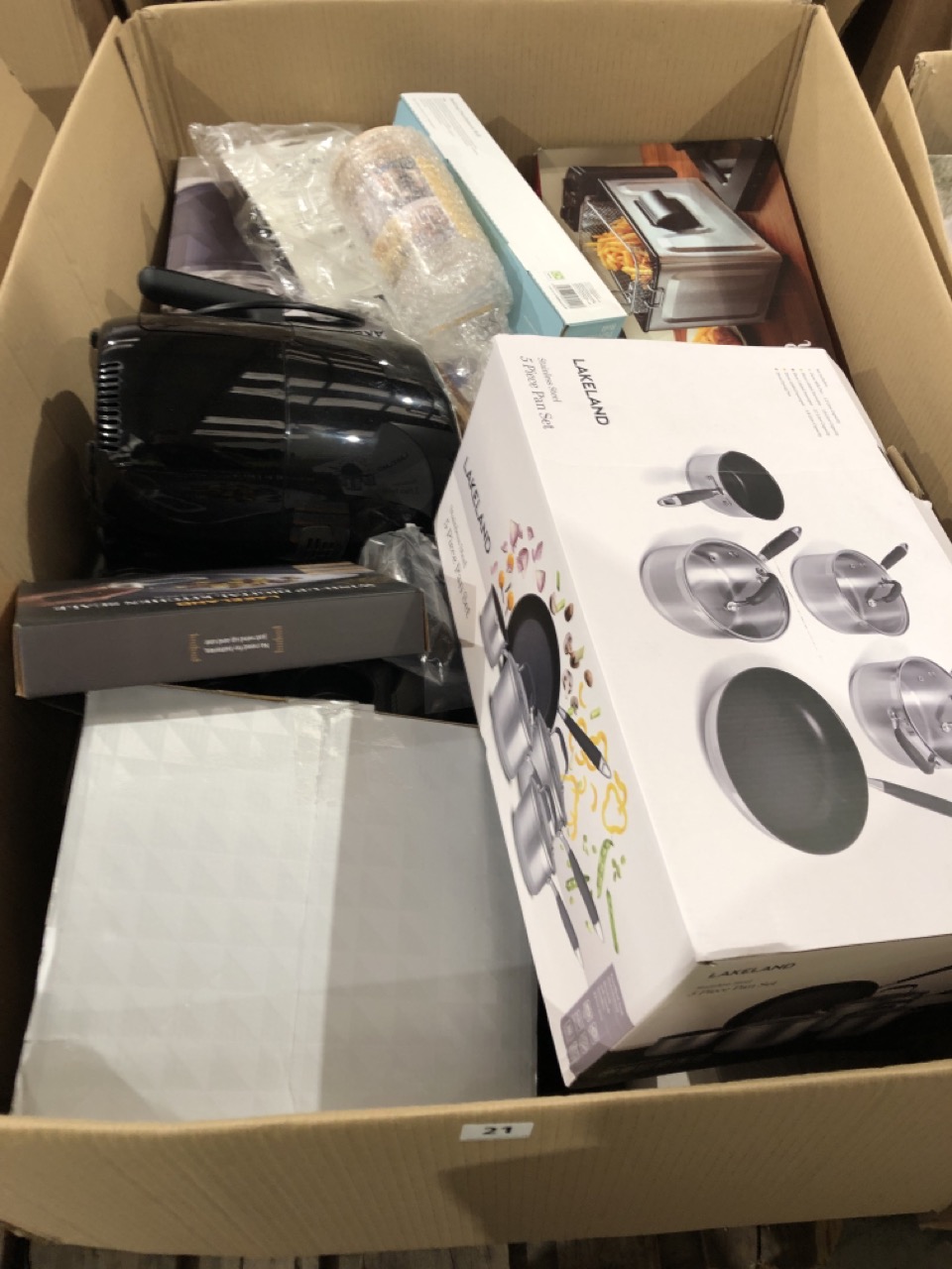 John Pye Auctions ASSORTMENT OF HOUSEHOLD ITEMS TO INCLUDE LAKELAND